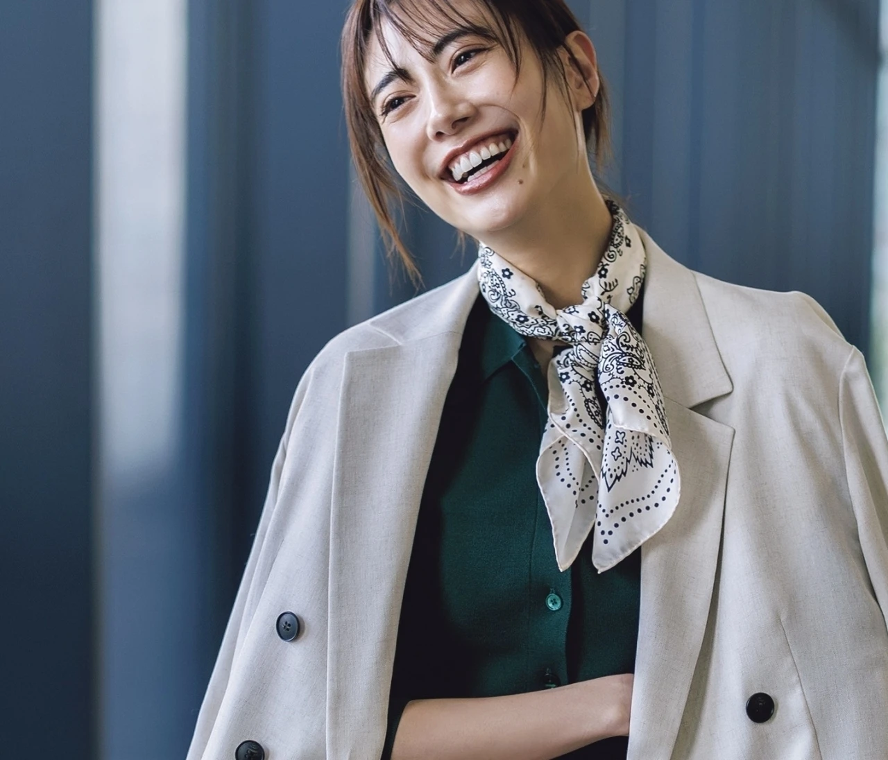 【ジャケットコーデ】羽織った瞬間、即美シルエットな進化したリネン風ジャケット【BAILA今日のコーデ】