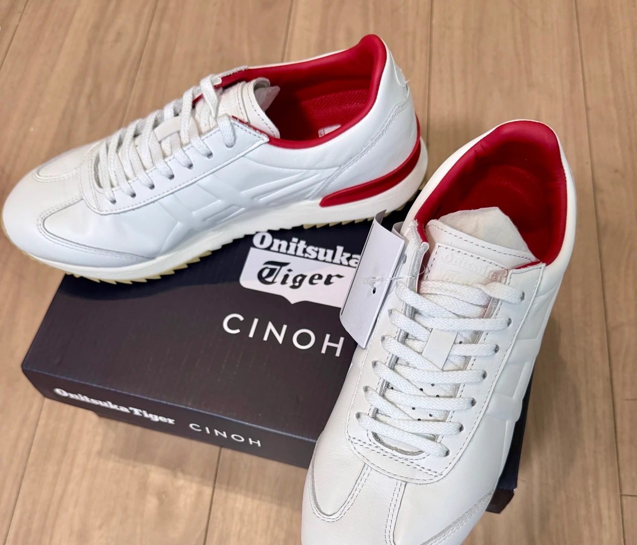 Onitsuka Tiger(オニツカタイガー)×CINOH(チノ) コラボ。ミュートな白スニーカーを新調! 【エディターズピック】