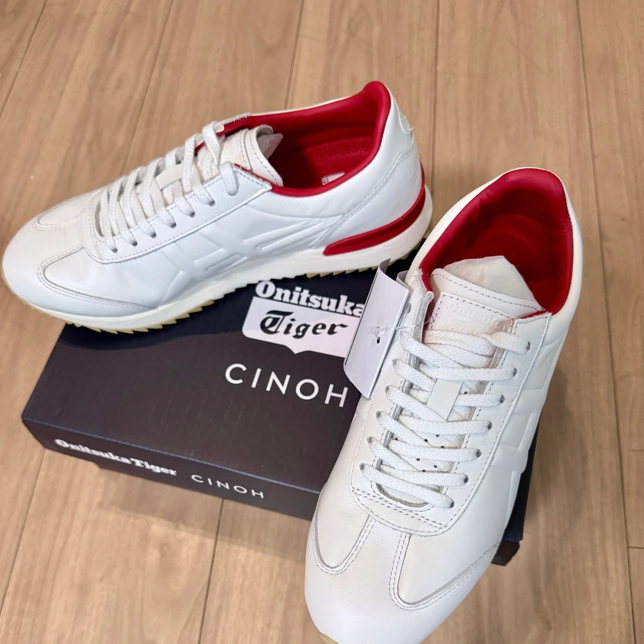 Onitsuka Tiger(オニツカタイガー)×CINOH(チノ) コラボ。ミュートな白スニーカーを新調！　【エディターズピック】