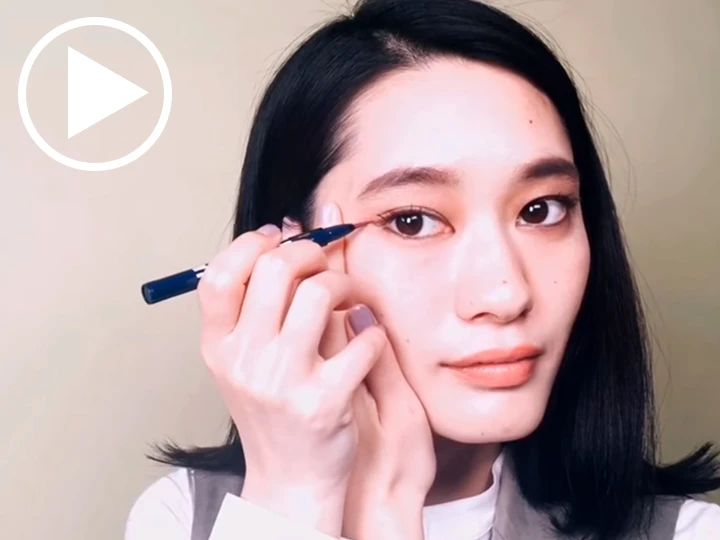 ピンクライナーの魔法で、瞳をグラマラスに