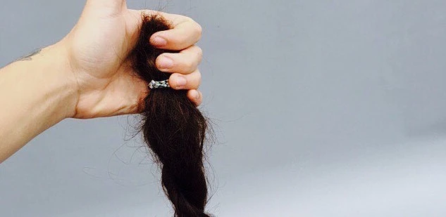 ハリー・スタイルズが髪をカット&寄付!