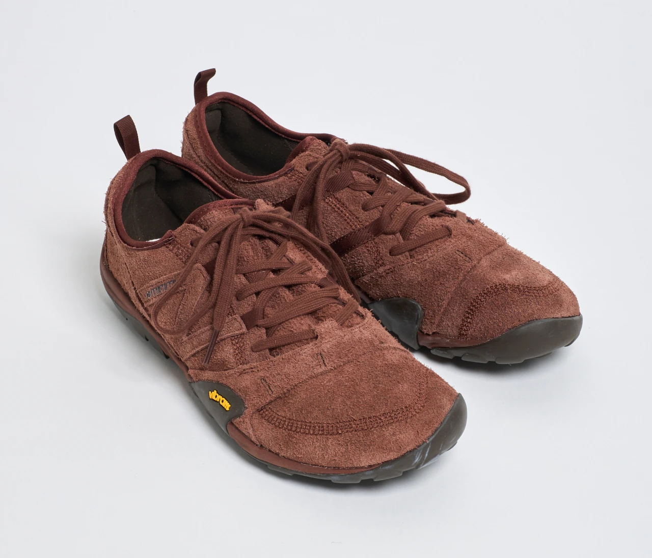 【ニューバランス】薄底スニーカーMT10Oは安定感が段違い！【きれいめ派の通勤・休日スニーカー】