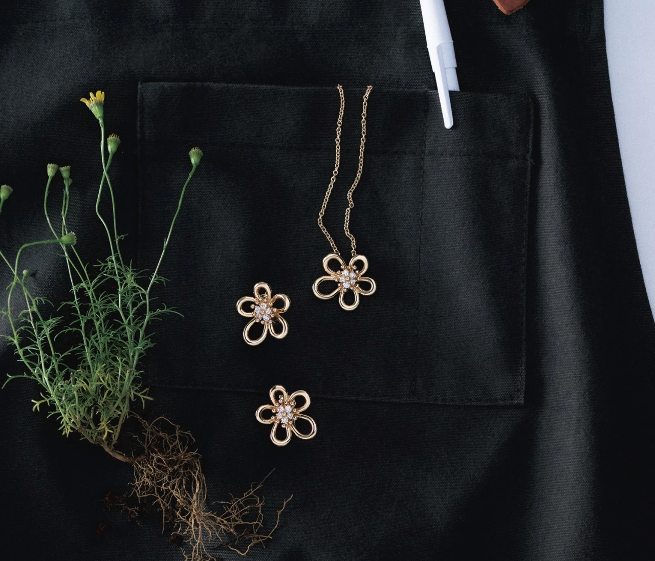 ヴァン クリーフ＆アーペル、ひときわ華やかで軽やかなコレクション「フラワーレース」【BAILA BUZZ vol.31】