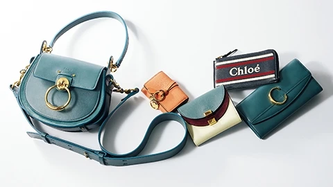 甘くない大人に似合う【クロエ(Chloé)】の可憐なバッグ&財布を身につけて