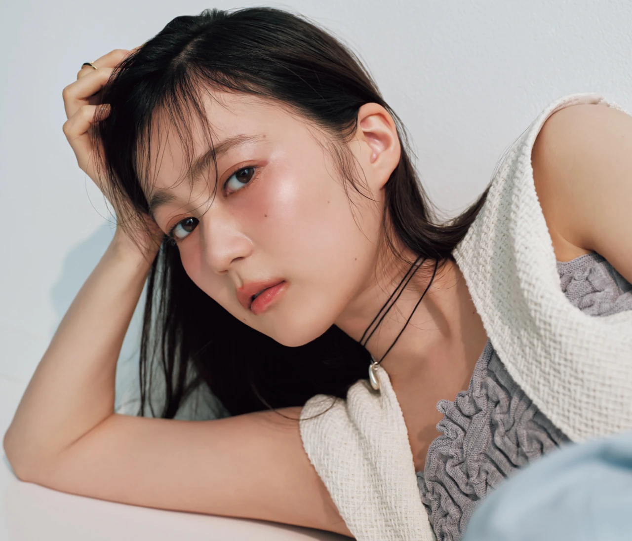 【生田絵梨花さん主演 夏の記憶と旬メイク】ほてりチークとゴールドシャドウで夏の高揚感を演出