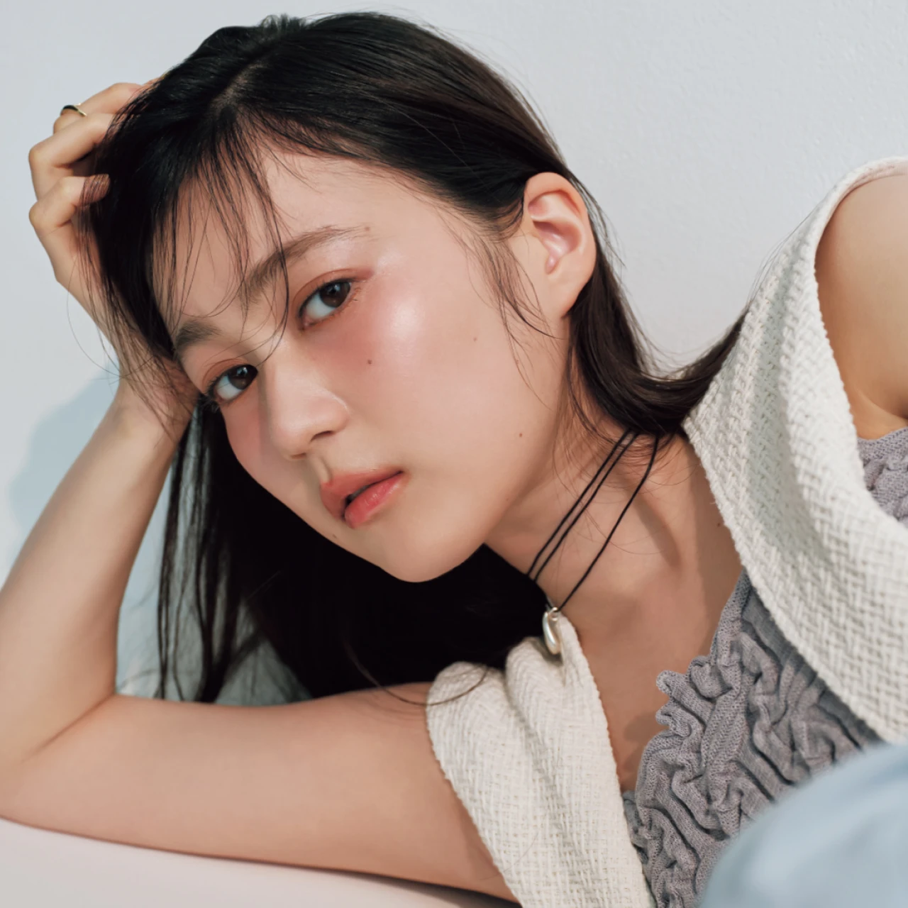 【生田絵梨花さん主演 夏の記憶と旬メイク】ほてりチークとゴールドシャドウで夏の高揚感を演出