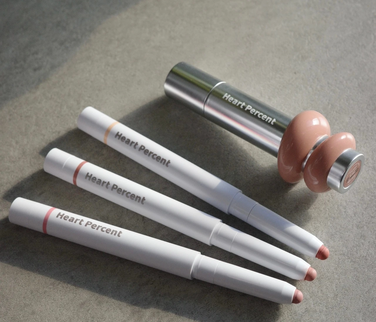 ハートパーセント『ドットオンムードリップペンシル』で今っぽ韓国マット唇に