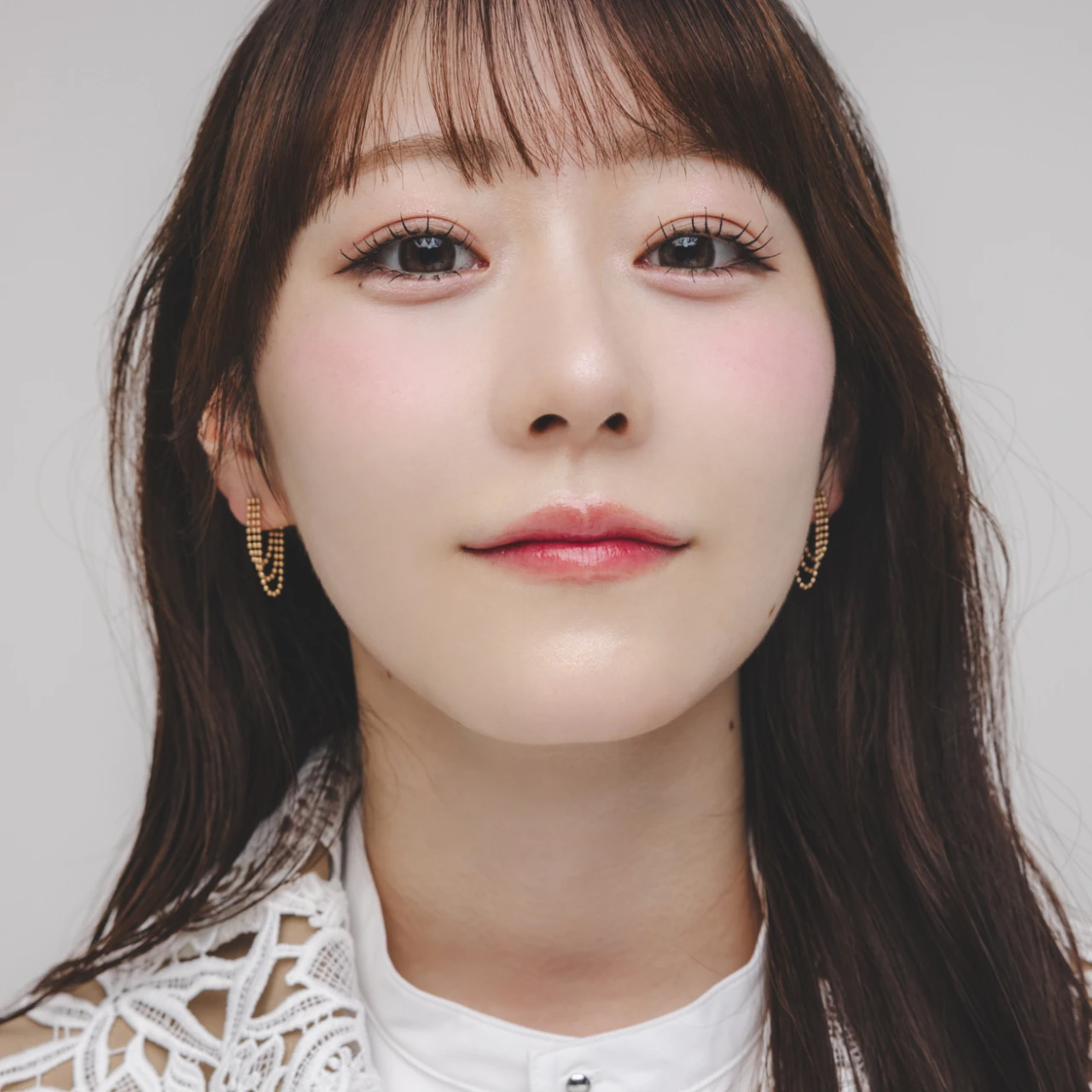 【FRUITS ZIPPER】真中まなさんの愛用リップ3選！ レイヤード塗り、ティント好きの推しって？