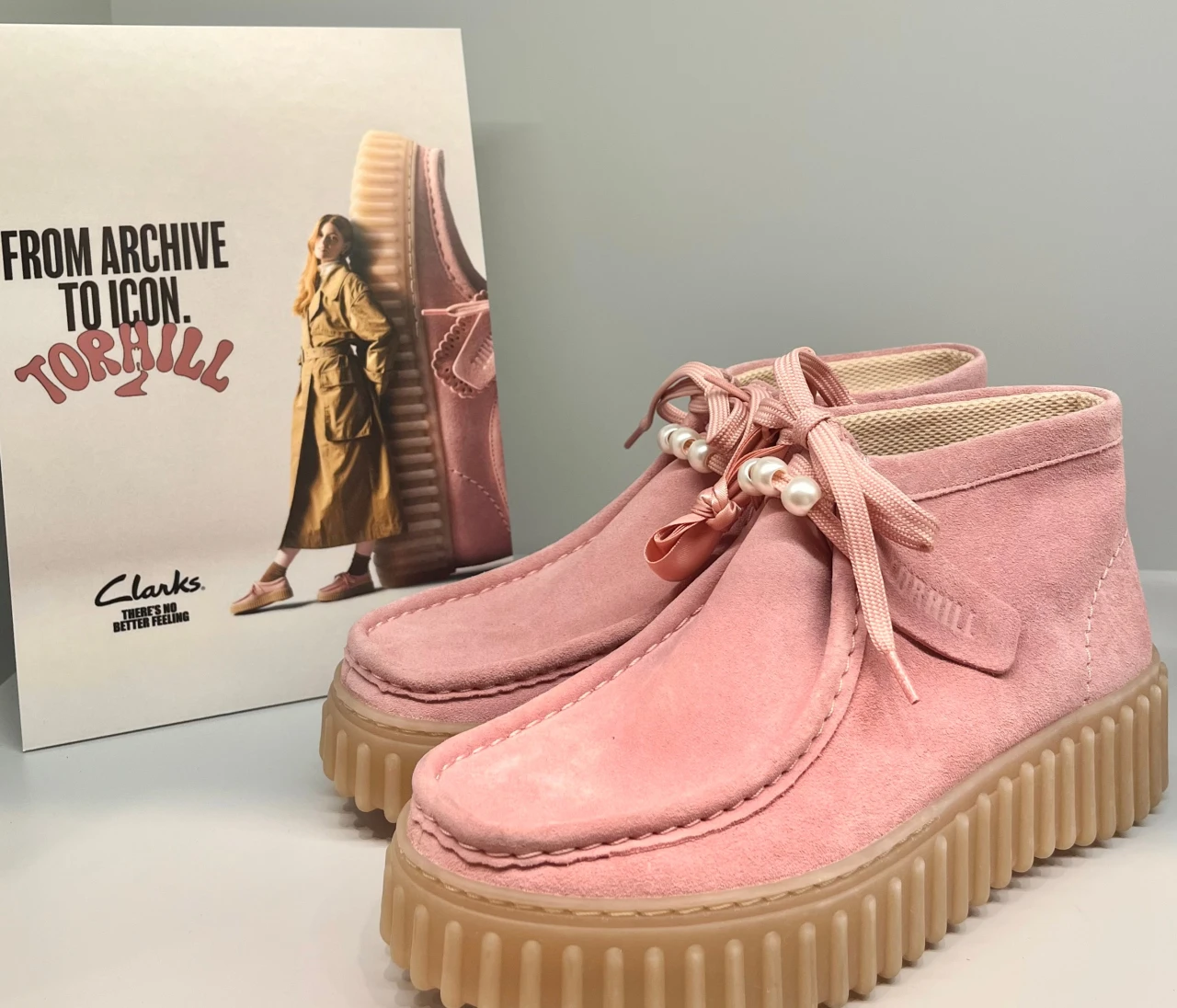 【2025秋冬展示会レポ】クラークスのハイテクスニーカーがすごい！ 防水ワラビーにも注目