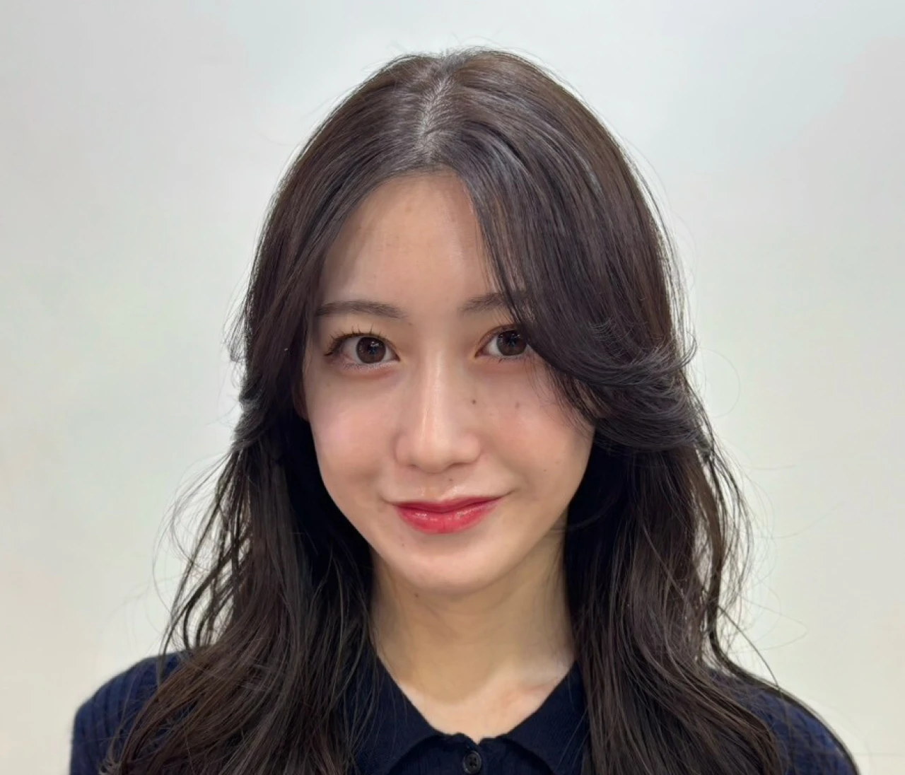 【ロング・30代大人の髪型】面長さん向けヘア・エアリーなロングレイヤー