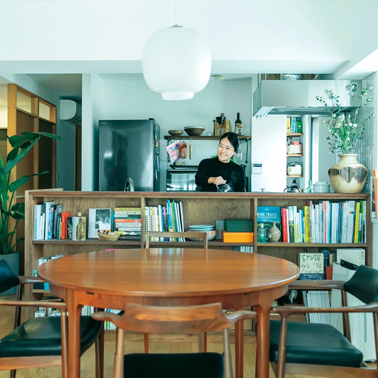 【30代で家を買った人のリアルライフ】自分好みにフルリノベ。日の光に包まれた、人が集まる家