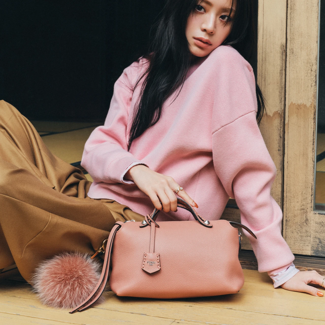 【FENDI(フェンディ)】貴島明日香が選ぶ“一生もの”ミニバッグ。上品さが際立つ【おすすめハイブランドバッグ&小物7選】