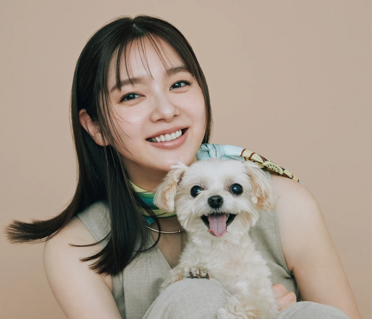 新川優愛さんインタビュー！30代は「家族とともに成長しながら楽しみたい」