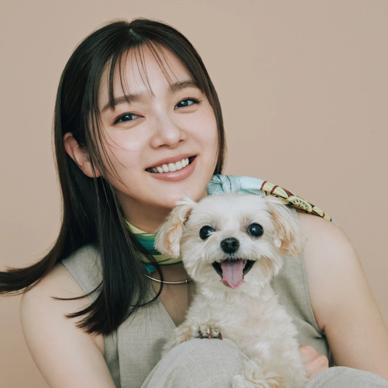 新川優愛さんインタビュー！30代は「家族とともに成長しながら楽しみたい」