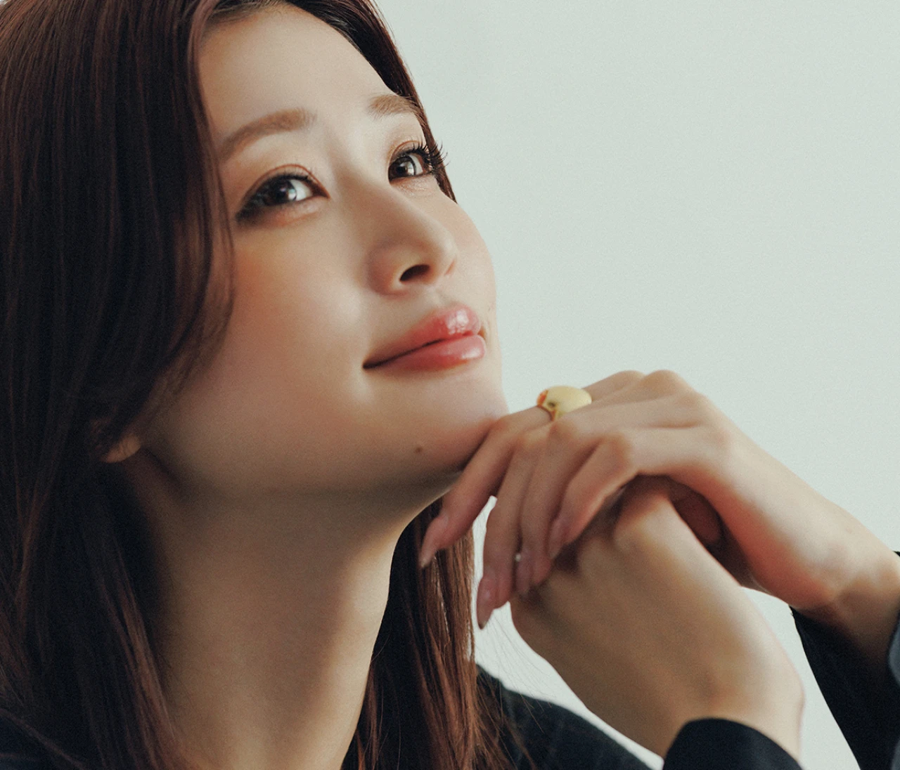 生見愛瑠さんインタビュー「私が私であるために」。映画『君が最後に遺した歌』で発達性ディスレクシアの女性を熱演