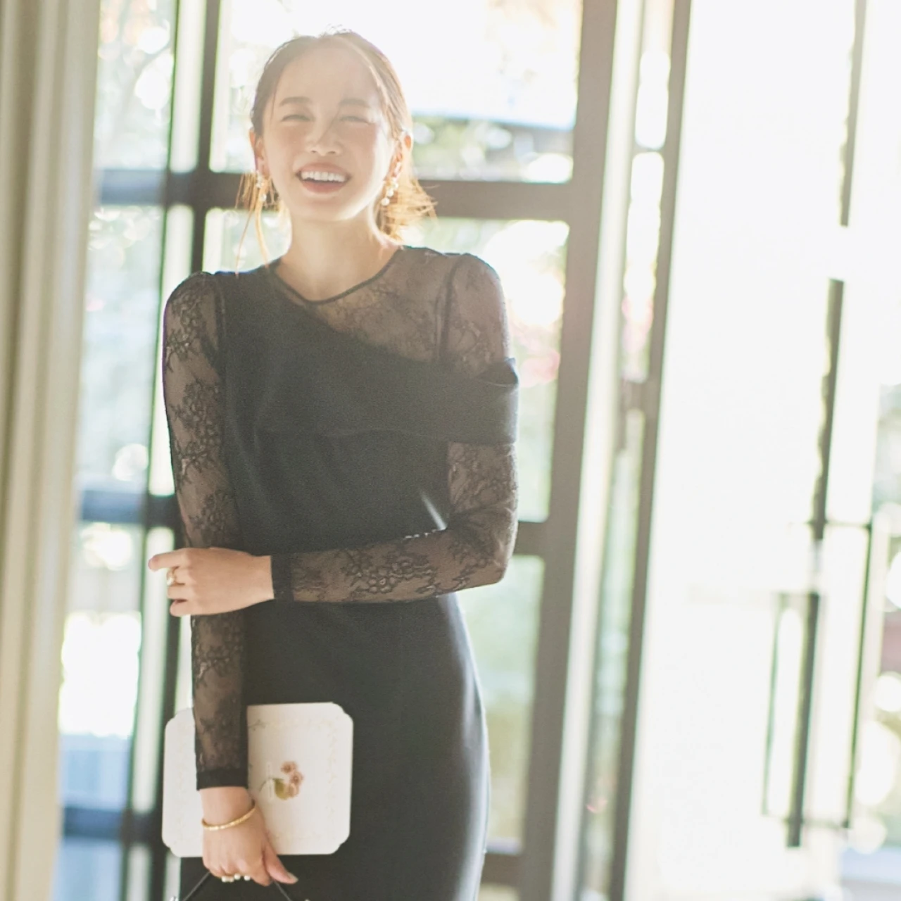 【人気No.1カラー「黒」の結婚式お呼ばれ服】3万円台以下で厳選！レースや刺繍など素材感で差を出して