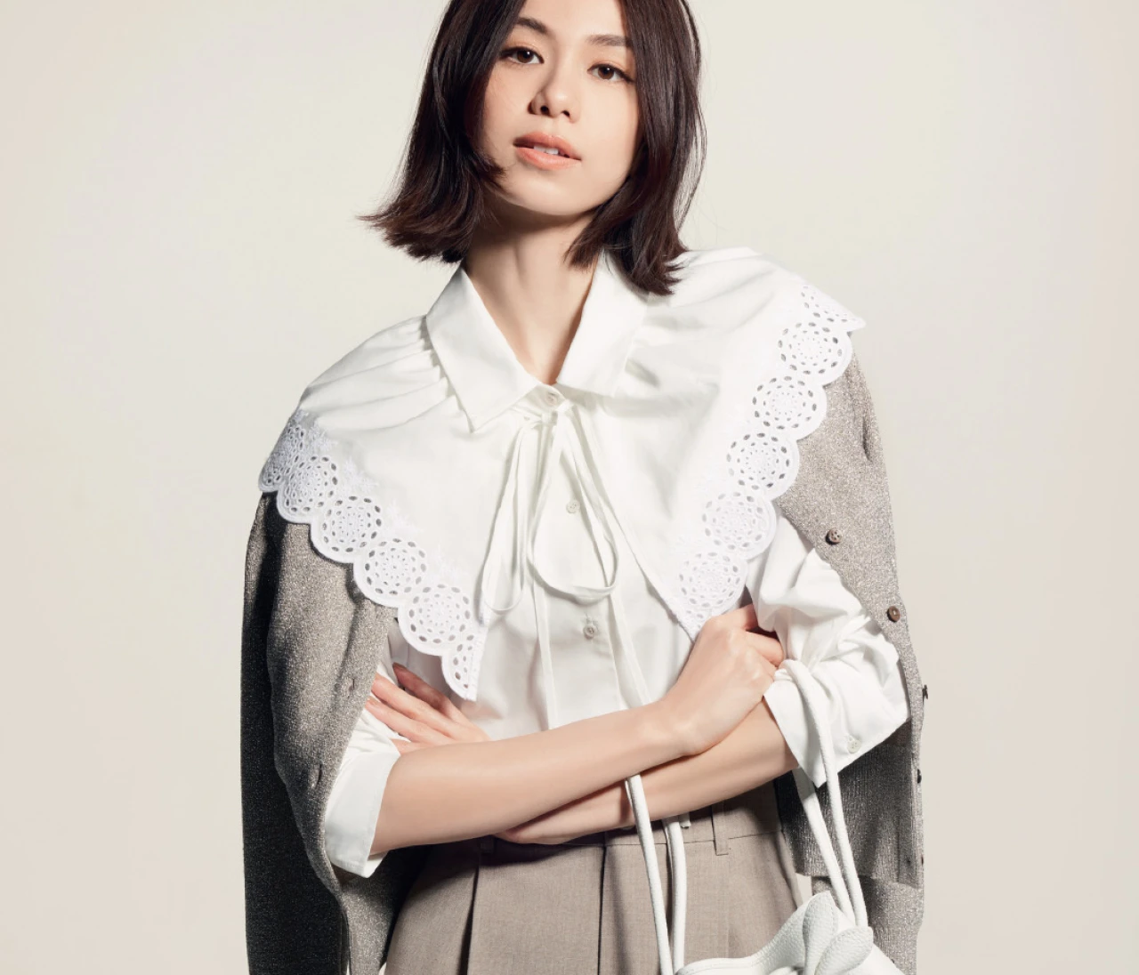 予想最高気温22度／上質感、デザイン性、着回し力。三拍子そろったハイスペブラウスを味方に【BAILA今日のコーデ】