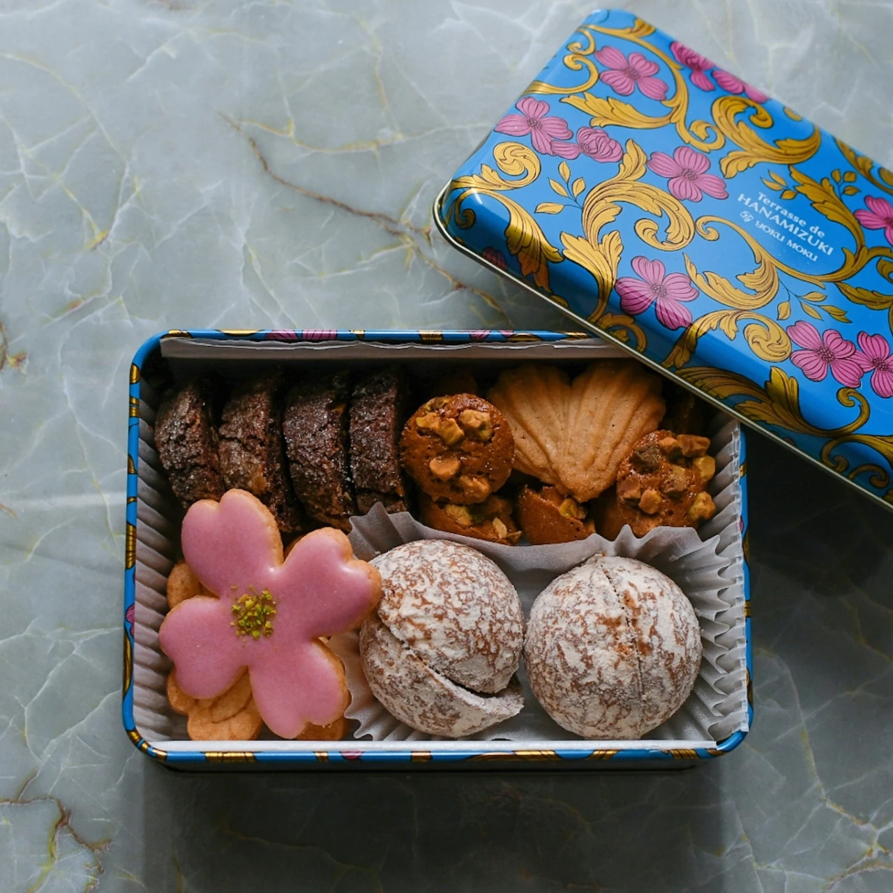 表参道で買える手土産【ヨックモック青山本店限定】のお菓子缶「テラス ドゥ ハナミズキ」