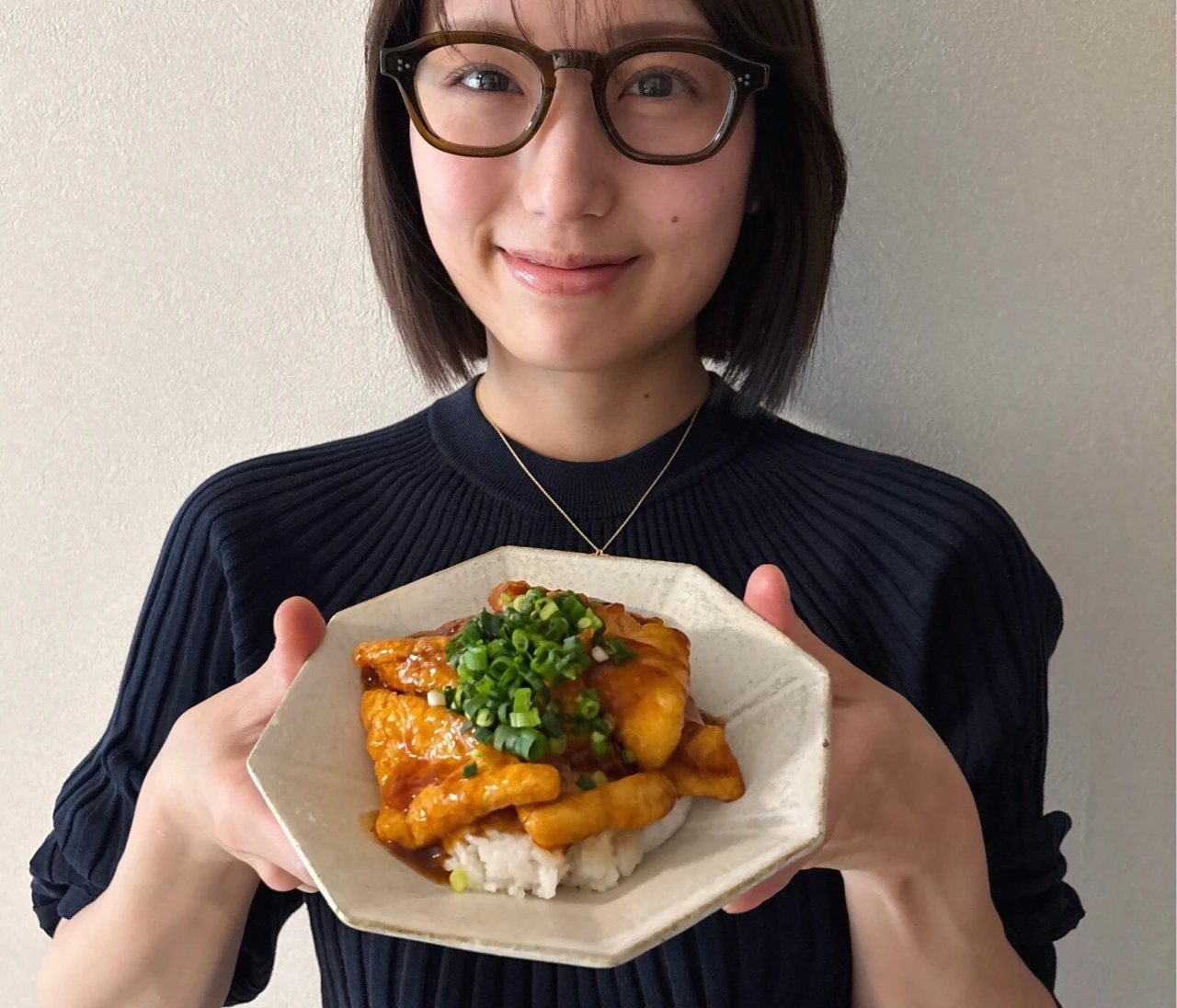 こんがり、じゅわっで心も満たす「油揚げの甘酢丼」