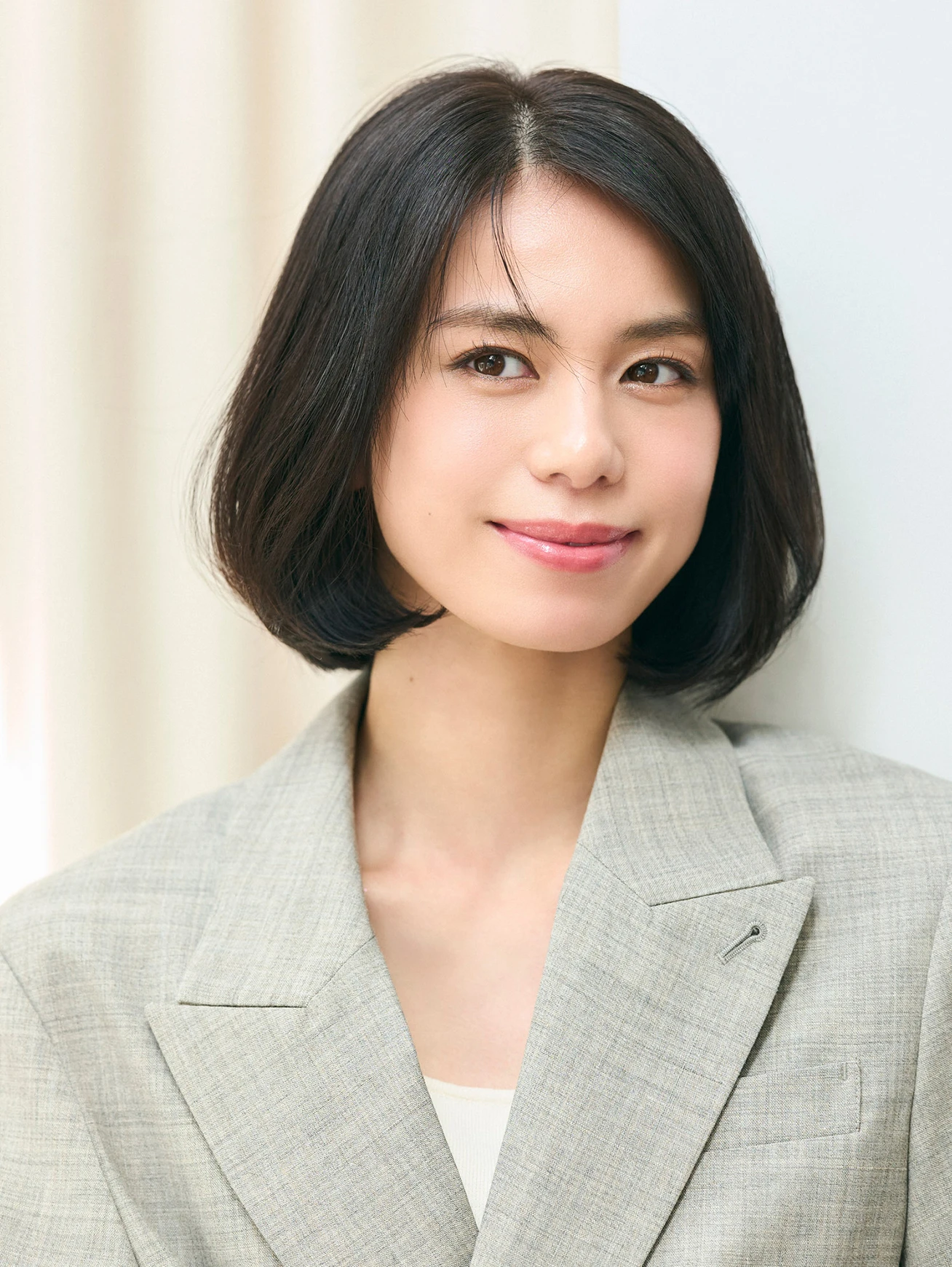 シャープ　佐藤晴美　ヘアアイロン