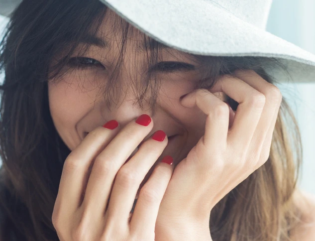 目標は可愛いより”女っぽい”。大人の「赤」のたしなみ方