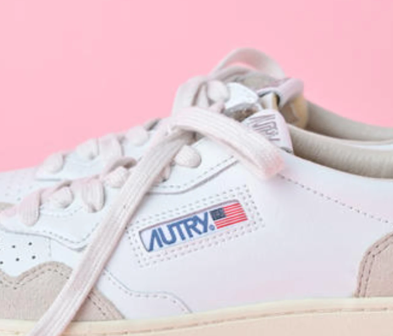 AUTRY（オートリー）スニーカーまとめ！　定番アイテムから着こなし紹介まで。大人女子のワードローブに一足は欲しい！