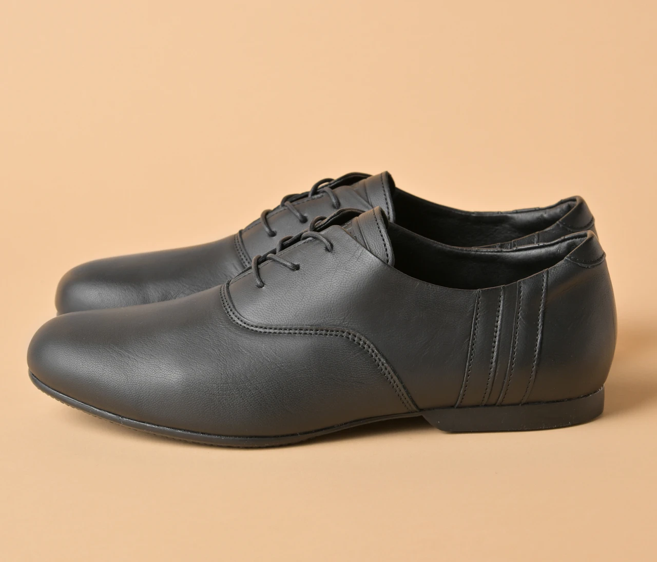 商談でも好印象が狙える「パトリック」の「バレッタⅡ」【きれいめ服に似合う黒スニーカー】