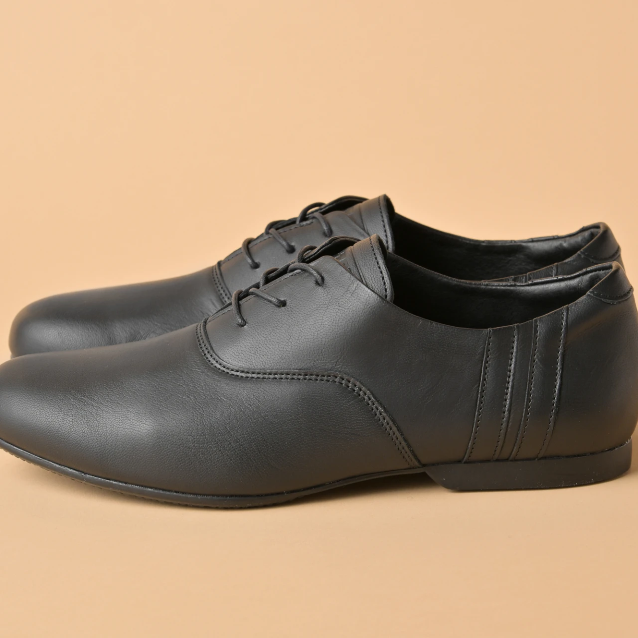 商談でも好印象が狙える「パトリック」の「バレッタⅡ」【きれいめ服に似合う黒スニーカー】