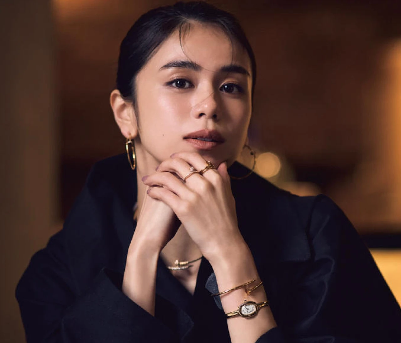 【上質ウォッチ＆ジュエリーコーデ】冬の着こなしに品格を添える憧れの名品ウォッチ【BAILA今日のコーデ】