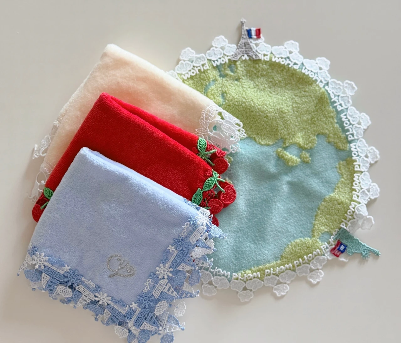 【近沢レース店】集めたくなる可愛さ。お気に入りのハンカチコレクション｜ギフトにも