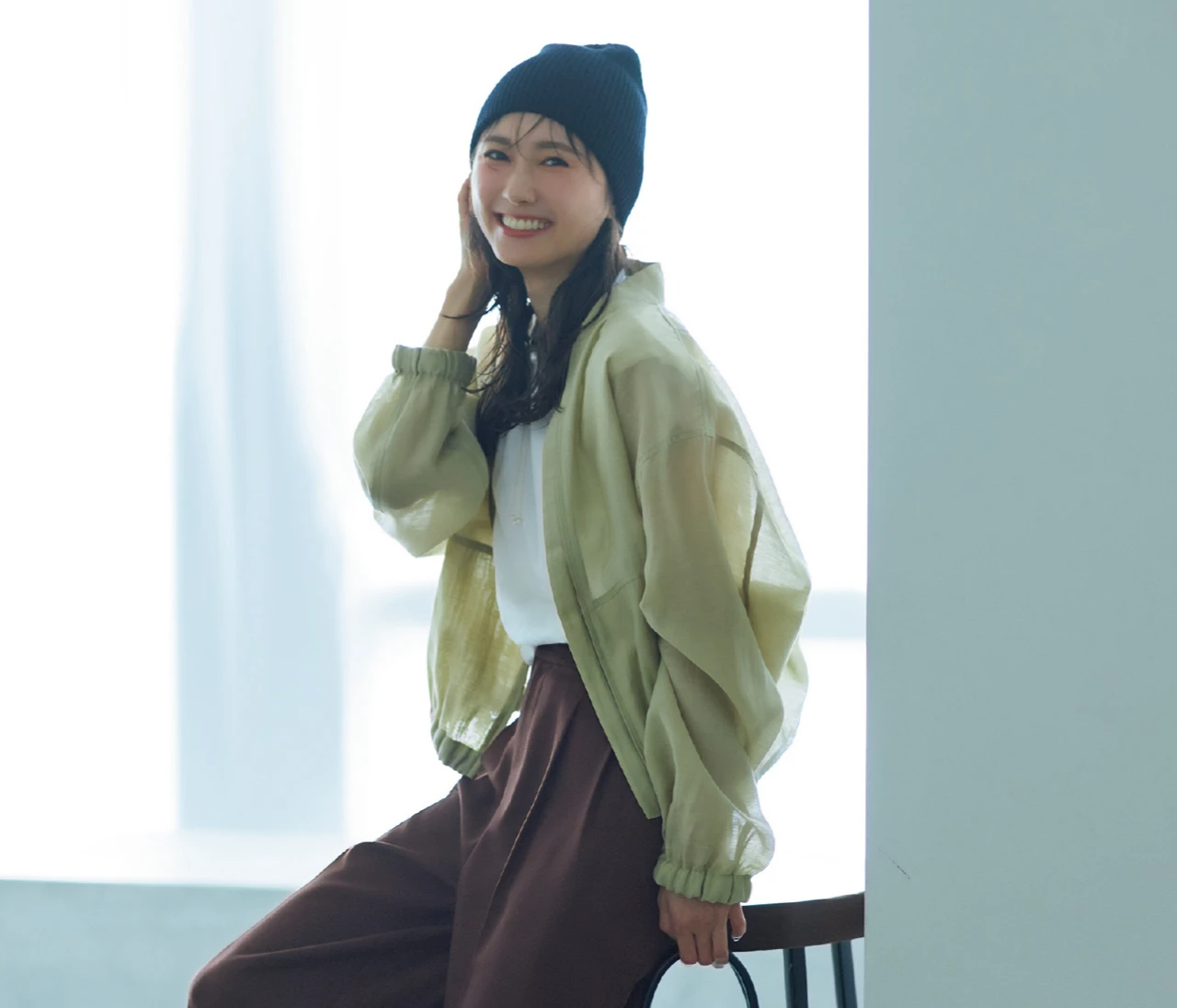 【体型お悩み別・おすすめワイドパンツ】腰の張りが気になる人は、ゆとりのあるツータックパンツで華奢見えさせて！