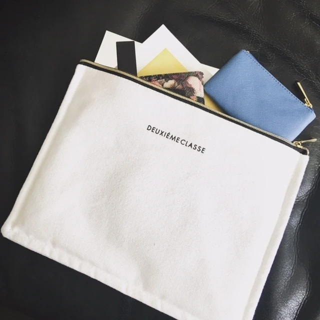 ドゥーズィエムクラスとのコラボクラッチは使い方色々