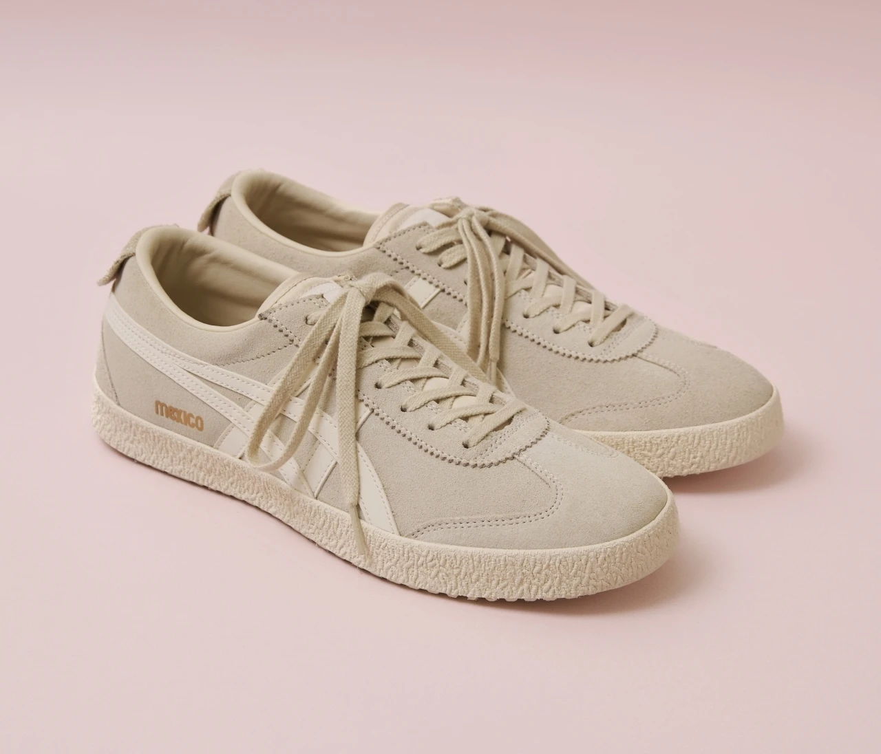 【オニツカタイガー】きちんと見えが叶うベージュスニーカーはオフィスにぴったり【きれいめ派の通勤・休日スニーカー】