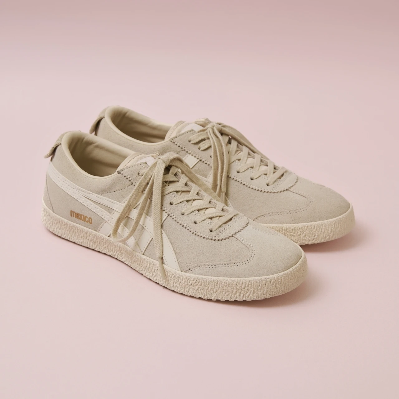 【オニツカタイガー】きちんと見えが叶うベージュスニーカーはオフィスにぴったり【きれいめ派の通勤・休日スニーカー】