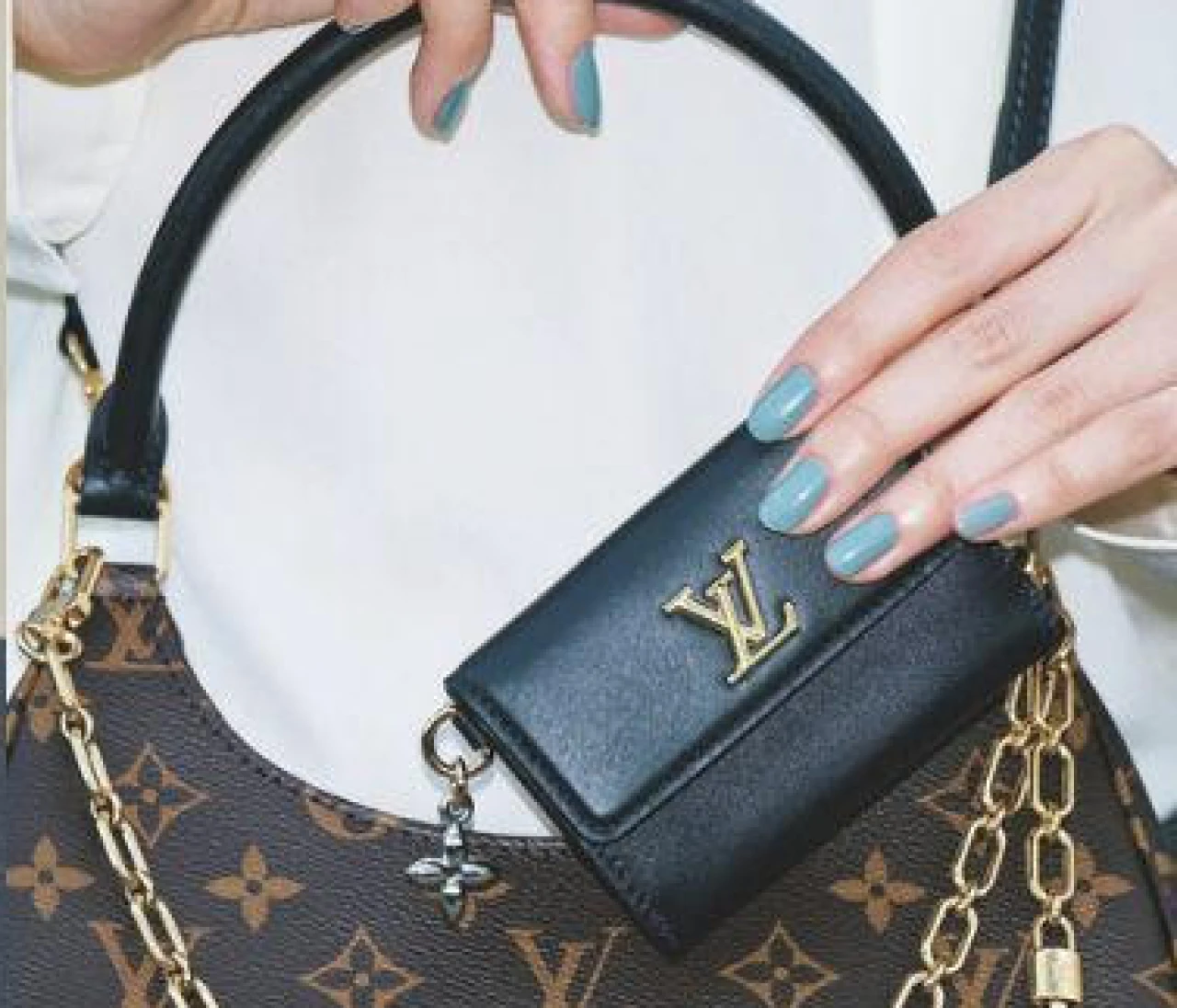 【2026年 運勢格上げブランド財布】プラダ、ルイ・ヴィトン、ディオール、セリーヌ、フェンディ、フェラガモ「黒・白・赤いトーン」財布7選