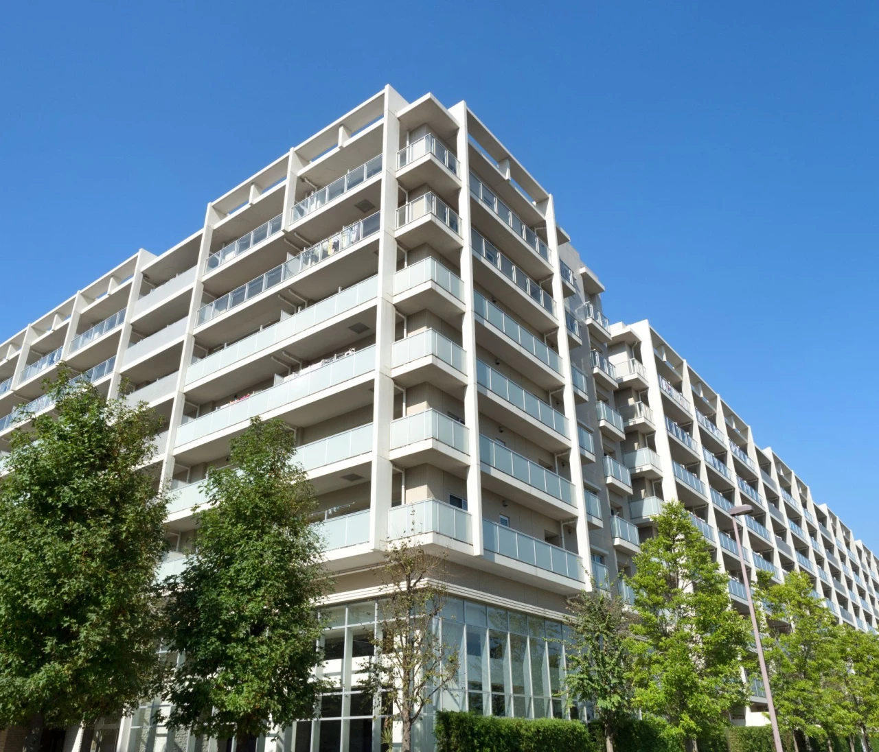 【マンション】賃貸vs購入「買うなら早いほうがいい」は本当？　住まいのプロが比較【今購入したほうがいい人の条件も】