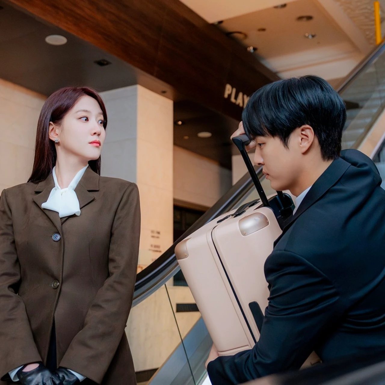【働く30代におすすめの韓国ドラマ】ゾクッとしてキュンとする!? パク・ウンビンが霊視能力を持つ財閥令嬢を演じるオカルトロマンス『恋は命がけ』