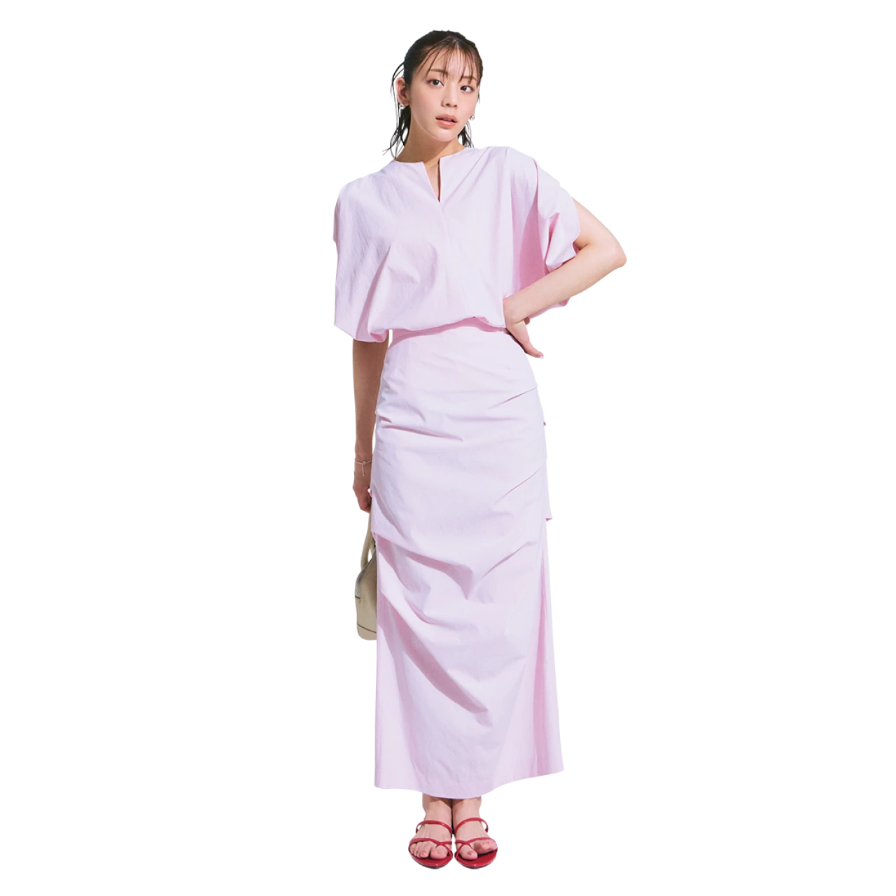 予想最高気温36℃／大人のピンクはパリッとした素材を選びほんのり辛口に【BAILA今日のコーデ】