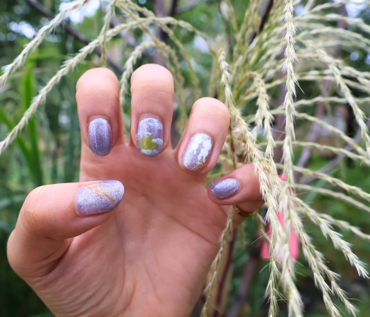 秋をシックに彩るシルバーマグネットネイル（中秋の名月ver.）