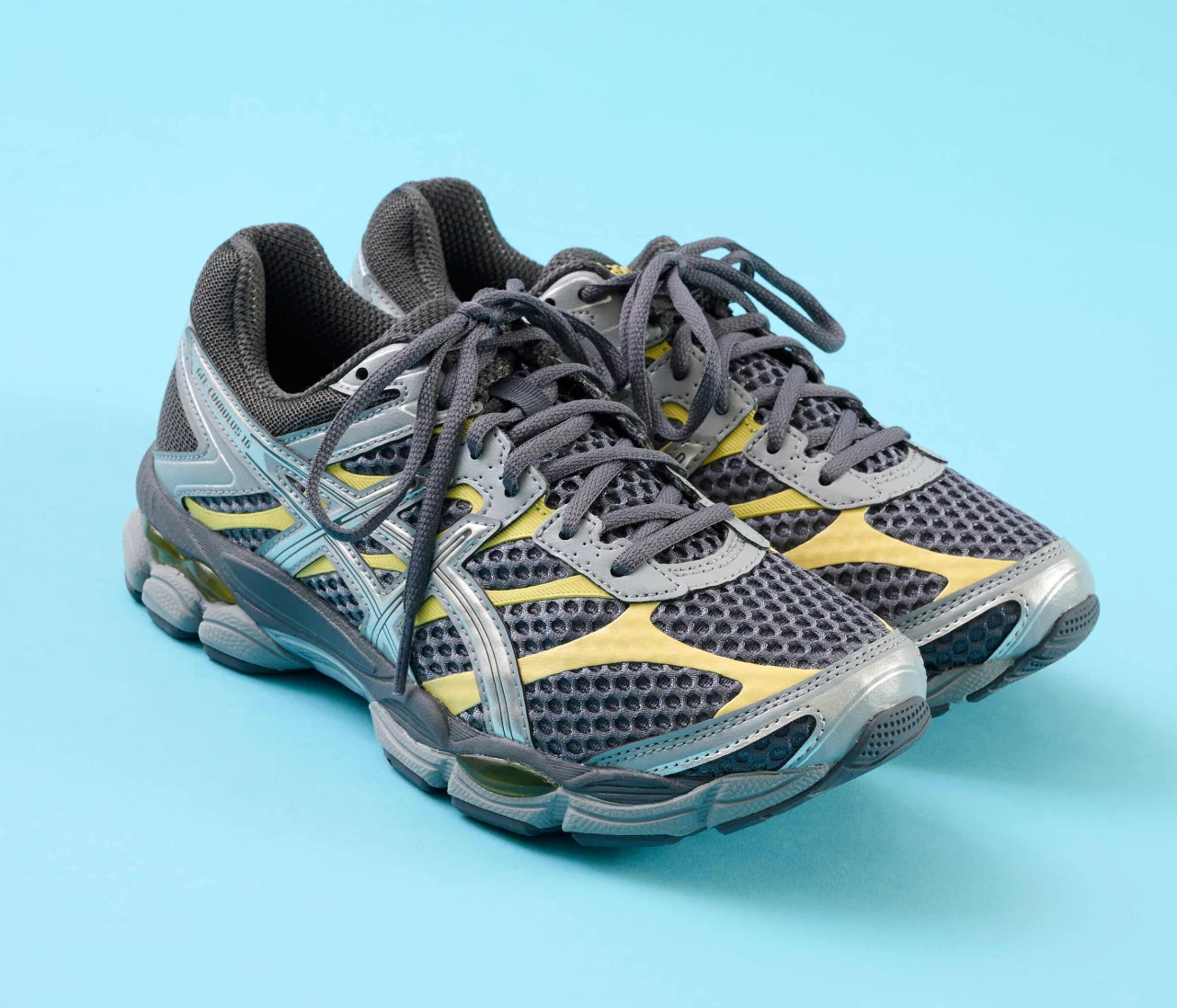 【アシックス】GEL-CUMULUS 16はランニングシューズのいいとこ取り！スニーカーの選び方も【きれいめ派の通勤・休日スニーカー】