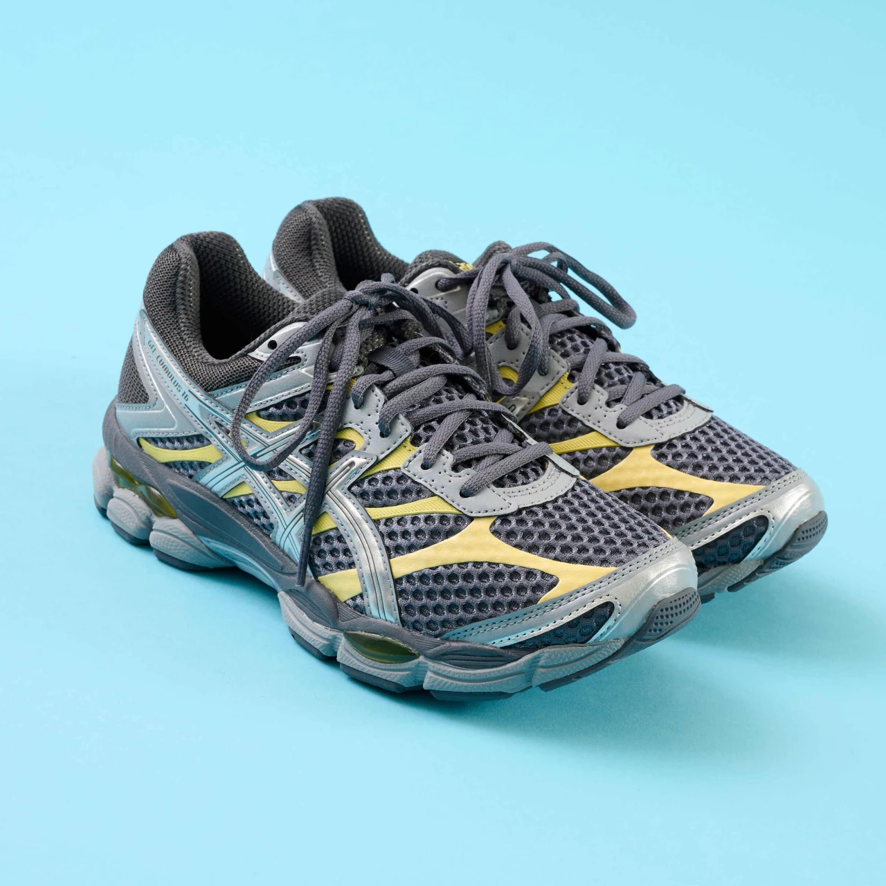 【アシックス】GEL-CUMULUS 16はランニングシューズのいいとこ取り!スニーカーの選び方も【きれいめ派の通勤・休日スニーカー】