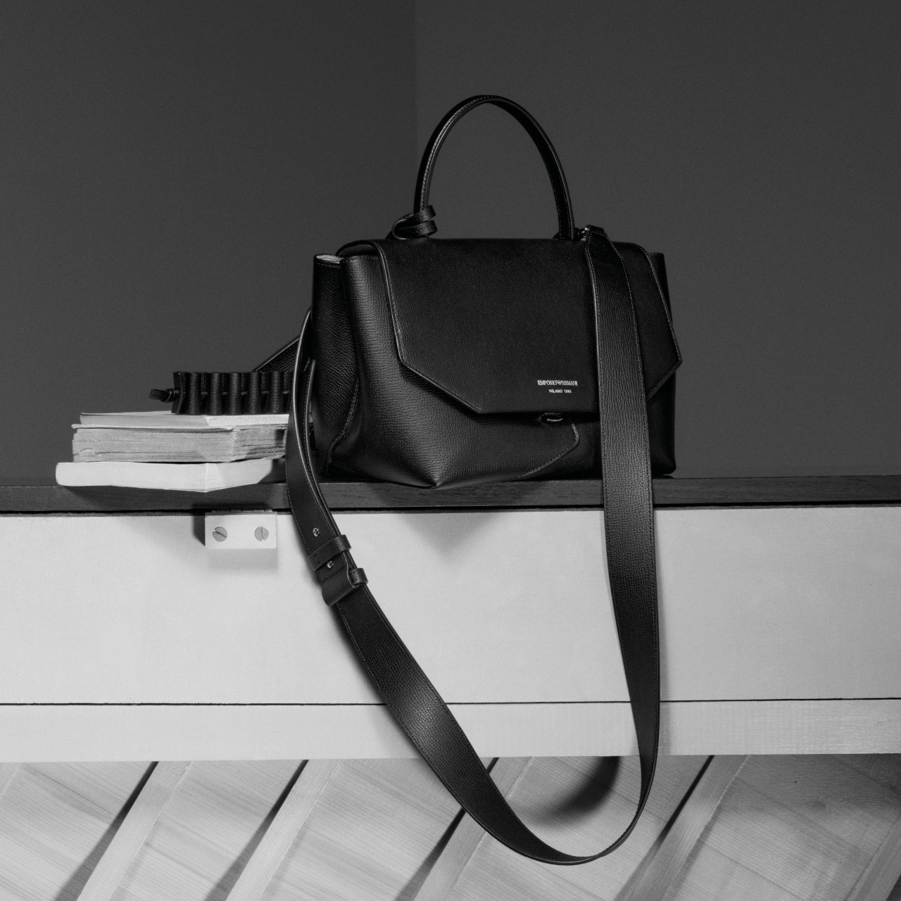 【EMPORIO ARMANI(エンポリオ アルマーニ)】ブランド創設年にちなんで名付けられた新作バッグライン 「エンポリオ アルマーニ 1981」を発表!