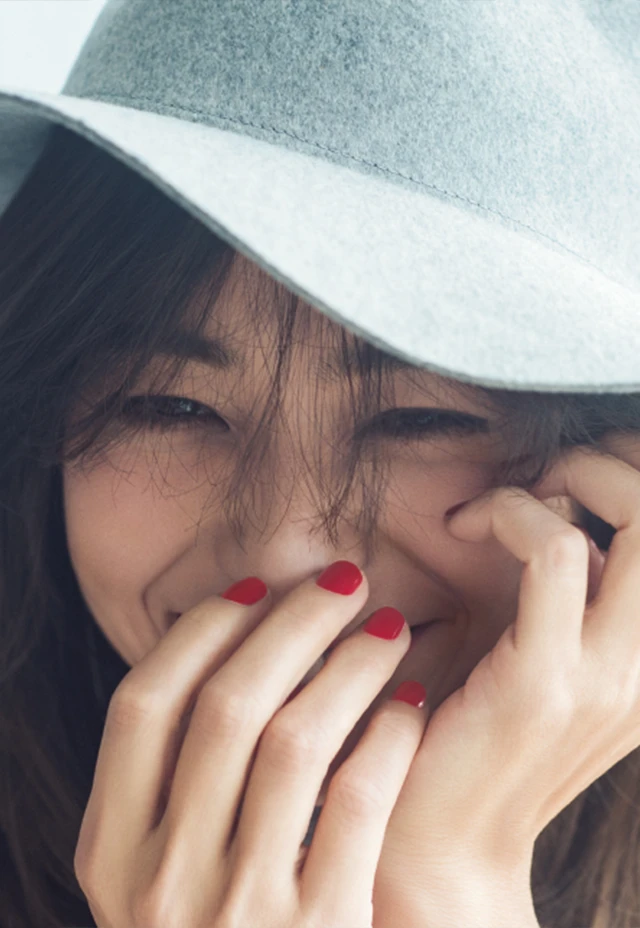 気分もいい女度もUP! 冬コーデにこそ取り入れたいレディな「赤」