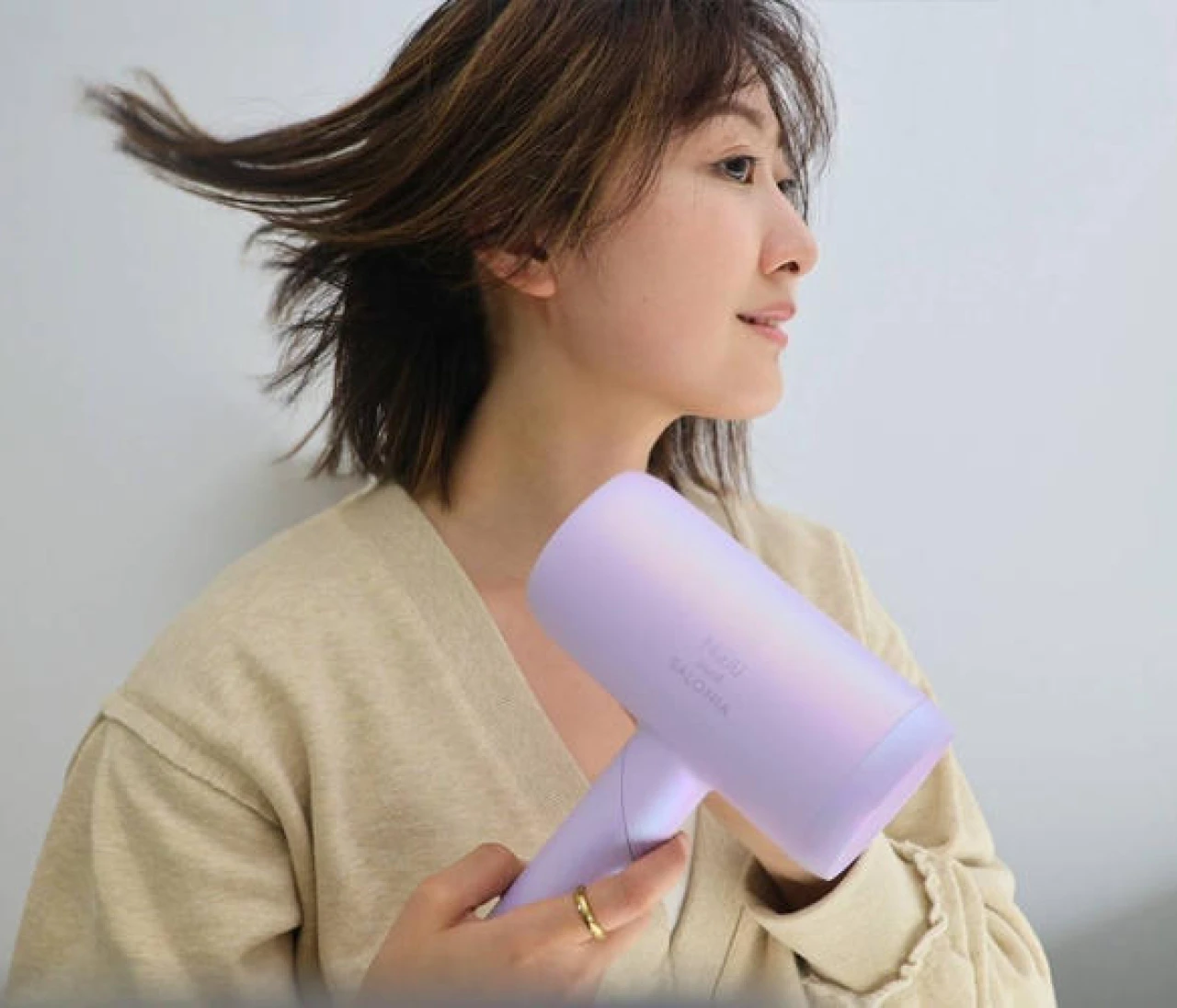 NiziUコラボ！SALONIAの限定色ドライヤーが出張族の私に使い勝手よすぎた【新発売】