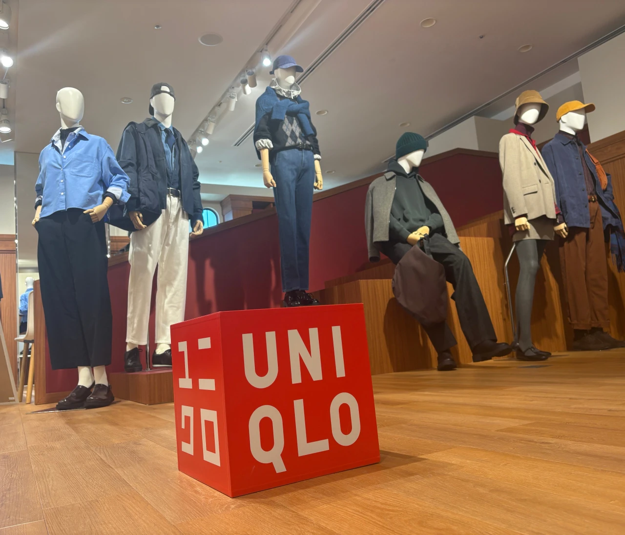 【UNIQLO（ユニクロ）】2025年秋冬新作展示会で試着！海外のカレッジチックなムードで、上品＆ラフにも使える優秀アイテムばかりでした