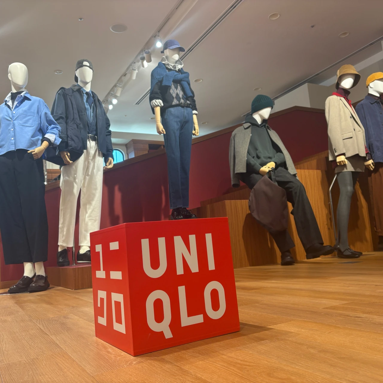 【UNIQLO（ユニクロ）】2025年秋冬新作展示会で試着！海外のカレッジチックなムードで、上品＆ラフにも使える優秀アイテムばかりでした