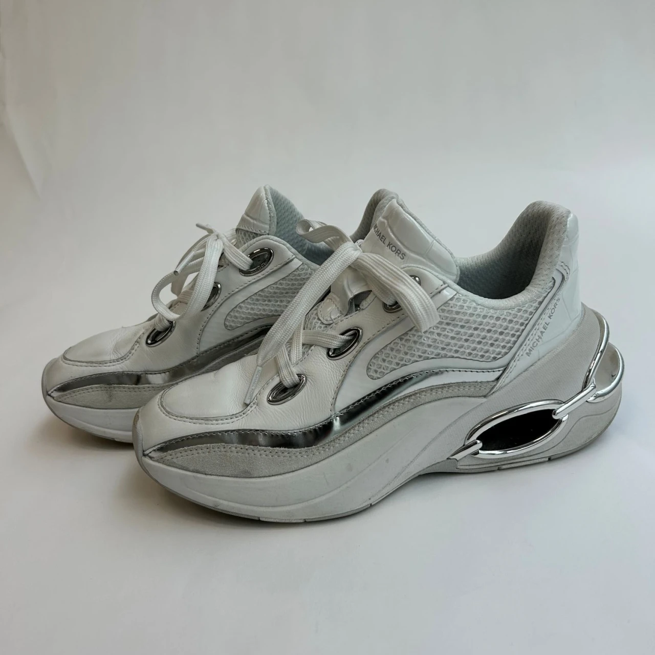 【編集長レビュー 白スニーカー】意外にも（？）軽量！MICHAEL MICHAEL KORS（マイケル マイケル・コース）ユニセックス TONI ミックスメディア スニーカー【エディターズピック】