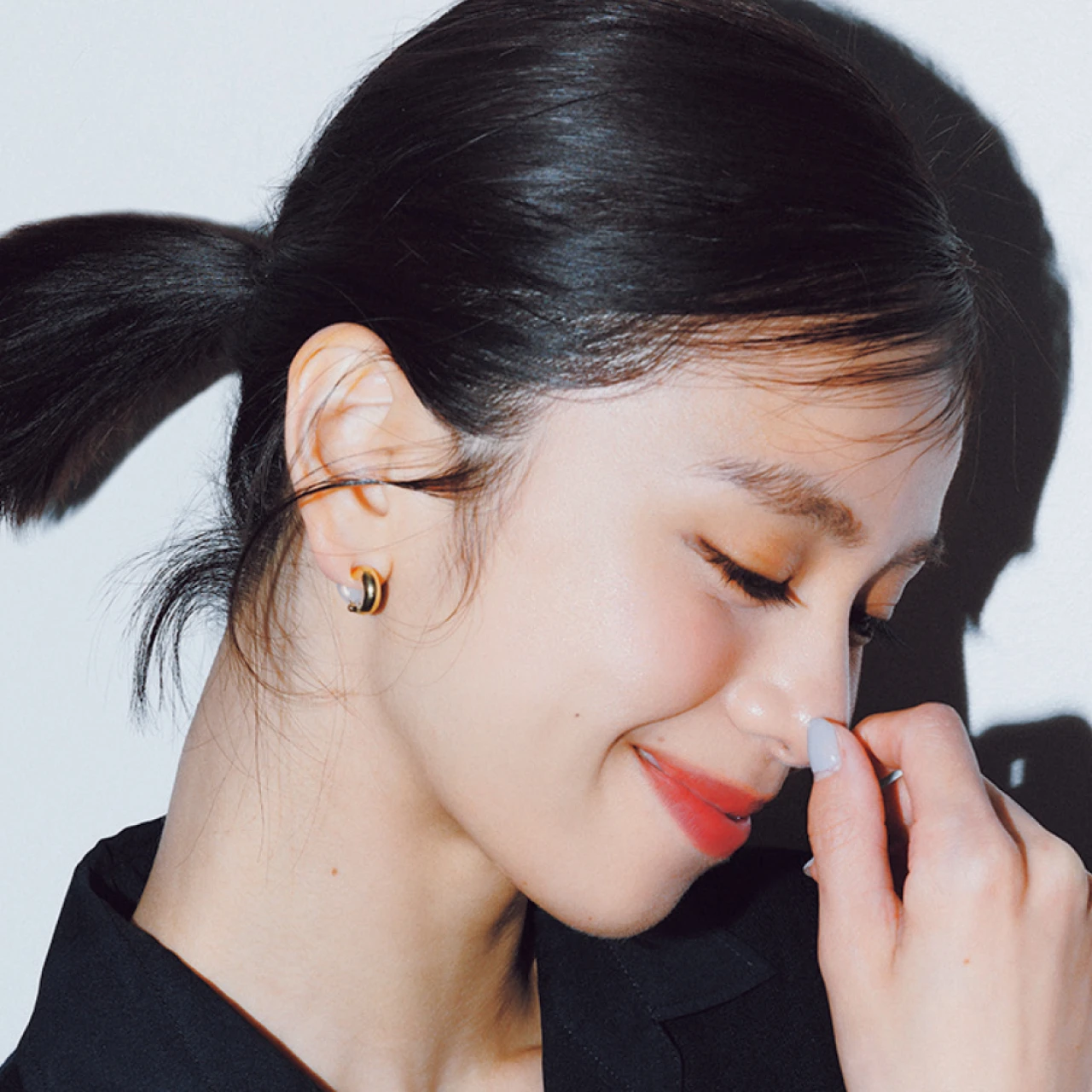 【仕事帰りのデート服コーデ4選】平日デートは華やかスカート×モノトーンで品よく甘く