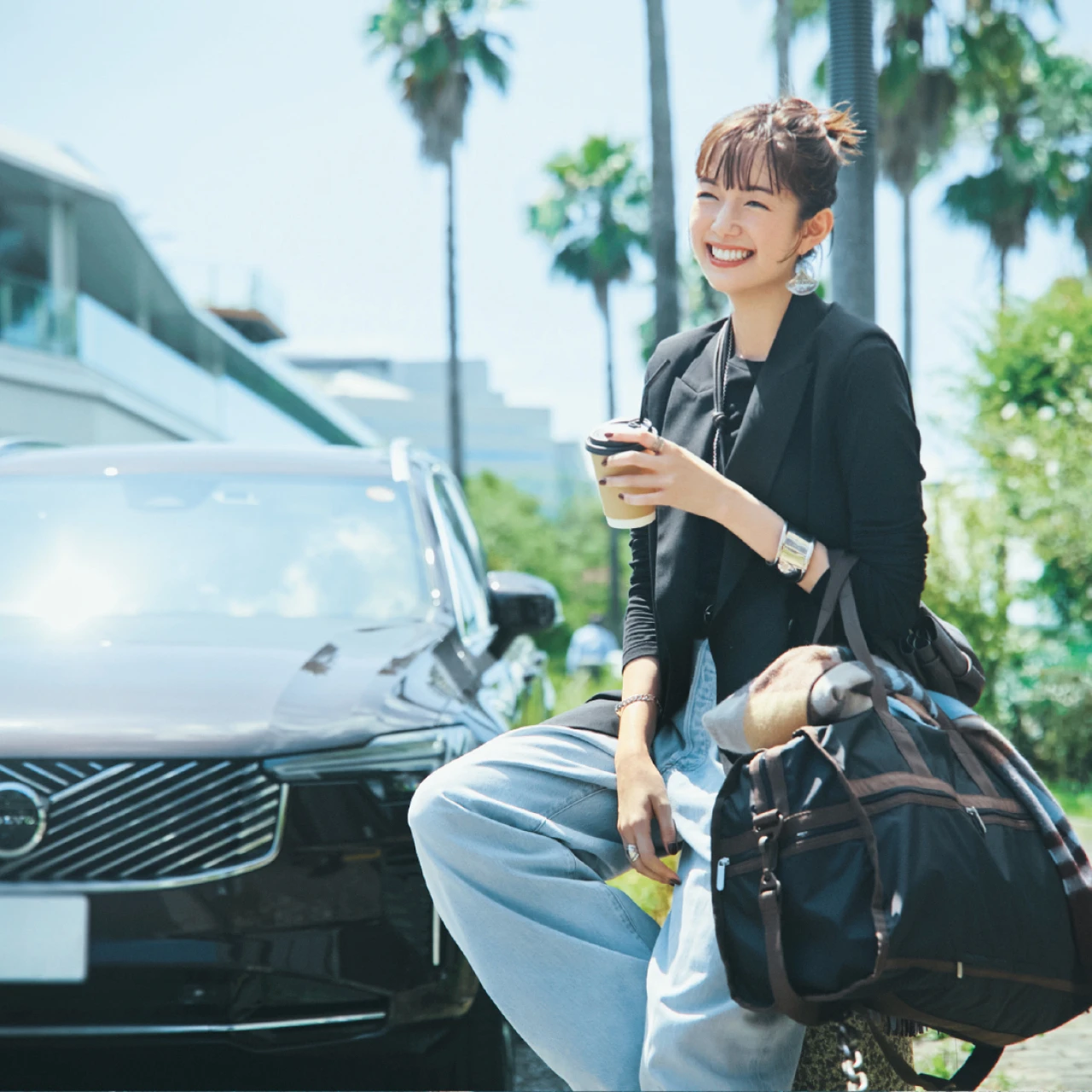 ボルボの「XC90」で小旅行へ。UVカットトップスとバギーデニムで運転の気合い十分!