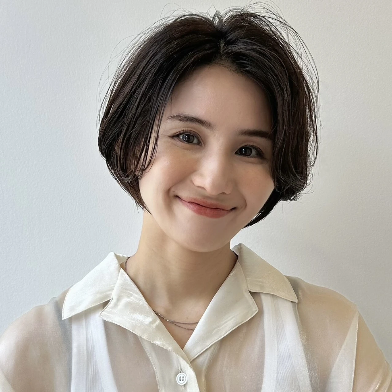 【ショートボブ・30代~40代大人の髪型】涼しい髪型!こなれショートボブ